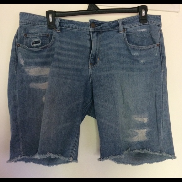 American Eagle Outfitters Pants - ✨NEW ITEM✨AE Stretch Bermuda Jeans Size 18